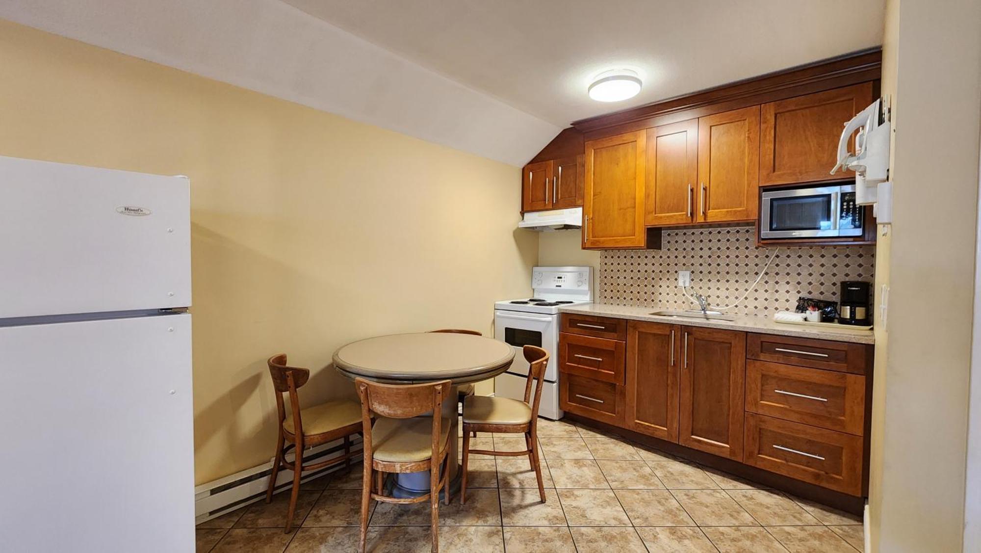 Sahara Courtyard Inn & Suites オソヨース エクステリア 写真