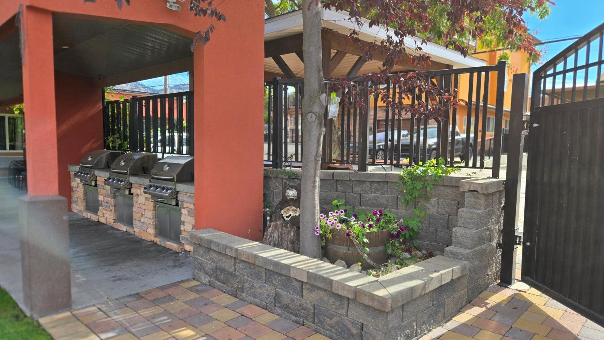 Sahara Courtyard Inn & Suites オソヨース エクステリア 写真