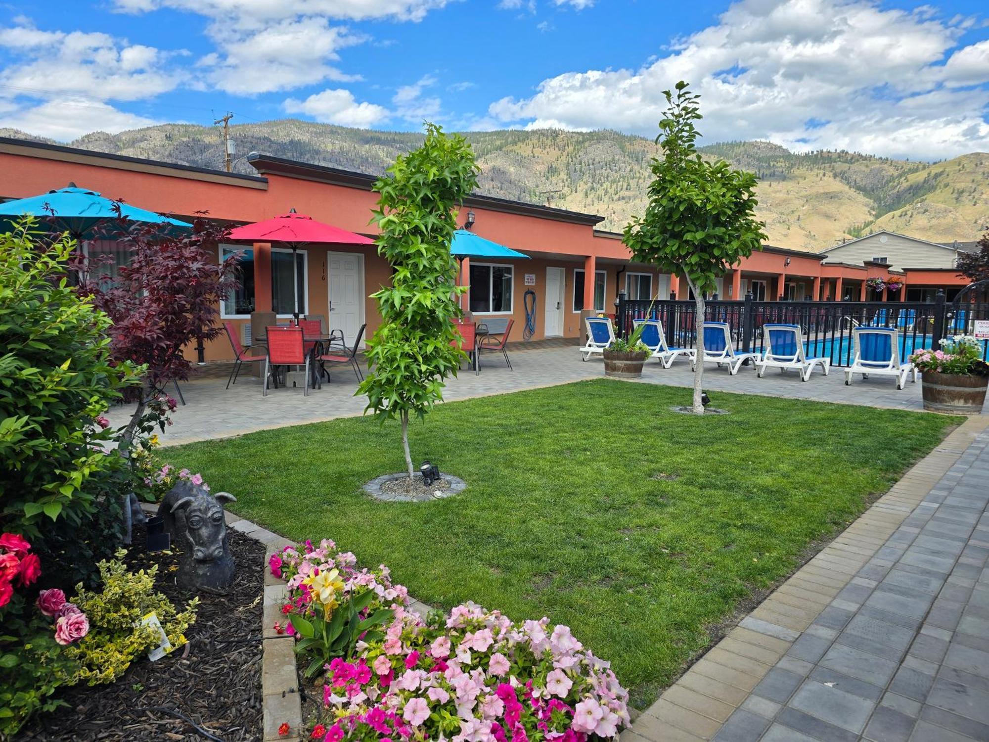 Sahara Courtyard Inn & Suites オソヨース エクステリア 写真