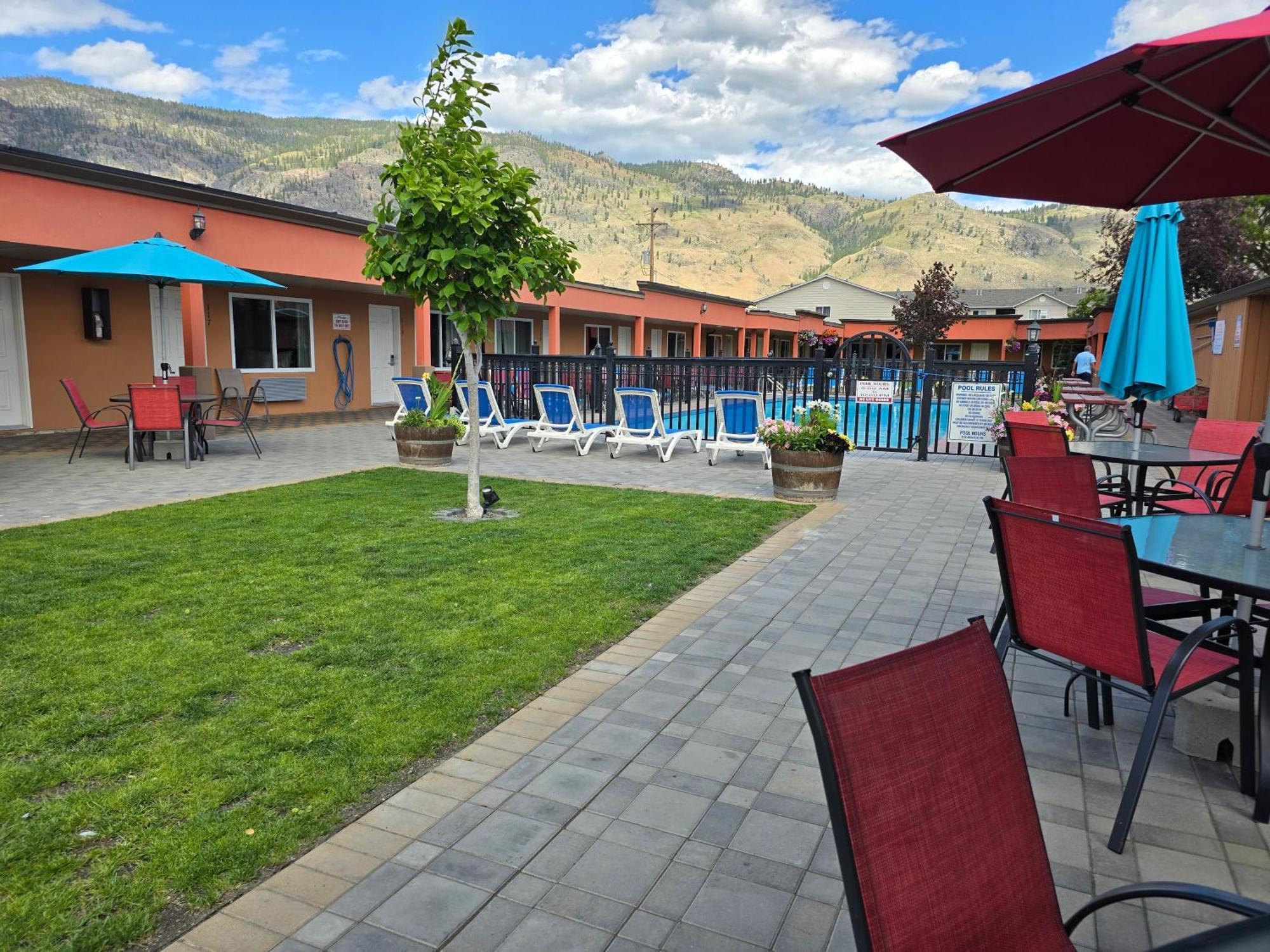 Sahara Courtyard Inn & Suites オソヨース エクステリア 写真