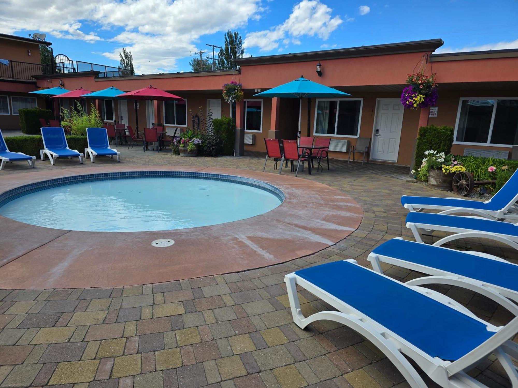 Sahara Courtyard Inn & Suites オソヨース エクステリア 写真