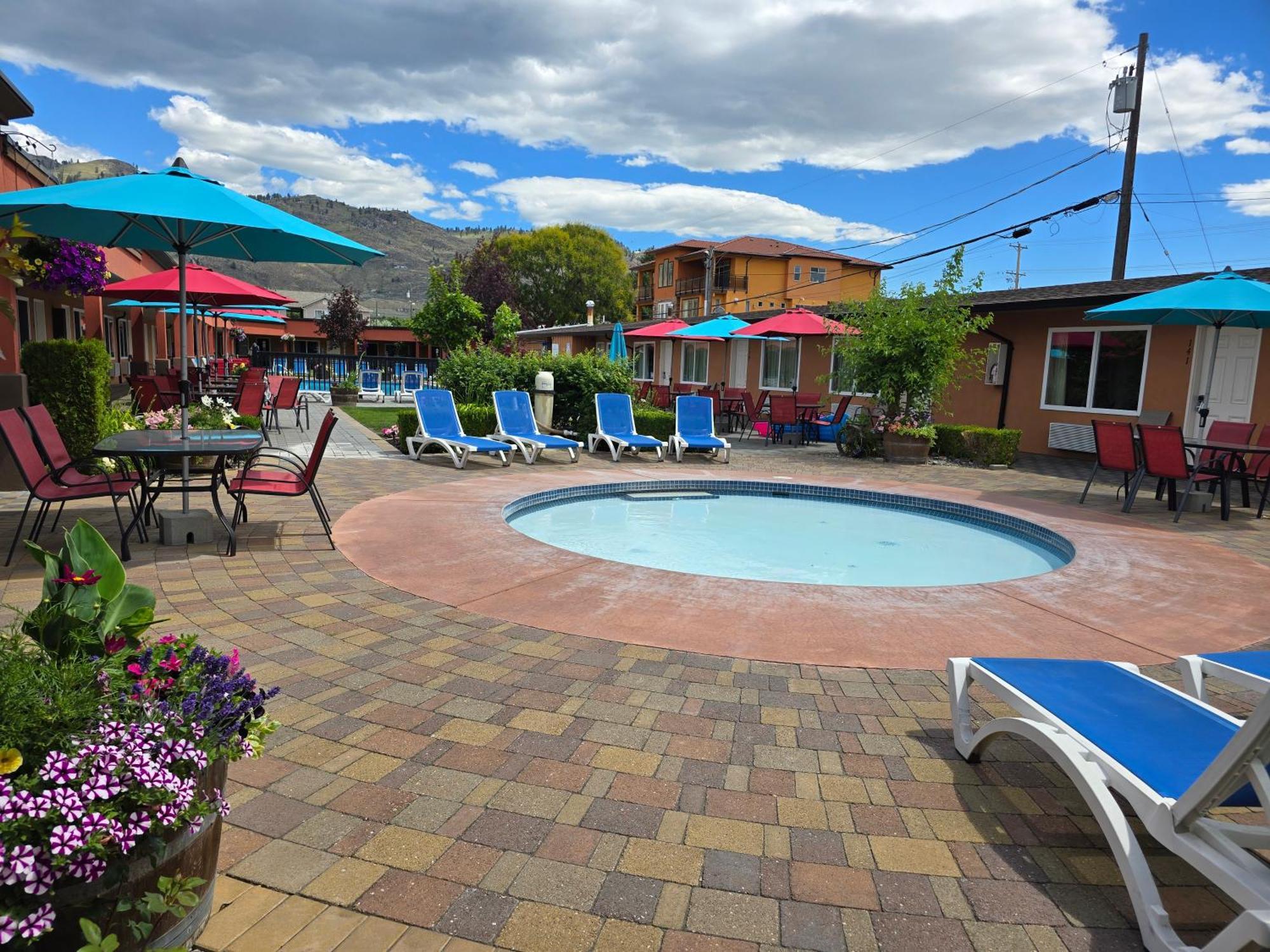 Sahara Courtyard Inn & Suites オソヨース エクステリア 写真