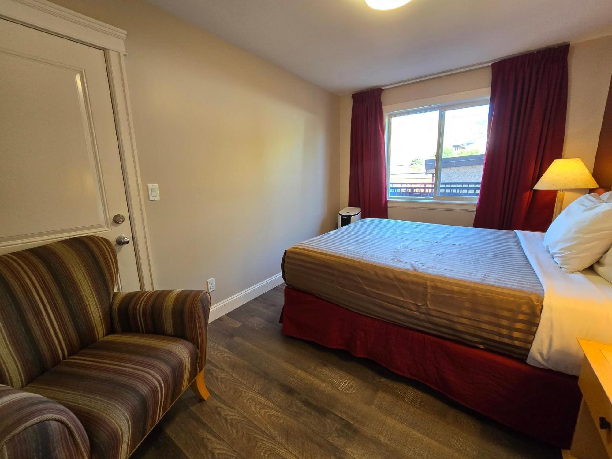 Sahara Courtyard Inn & Suites オソヨース エクステリア 写真