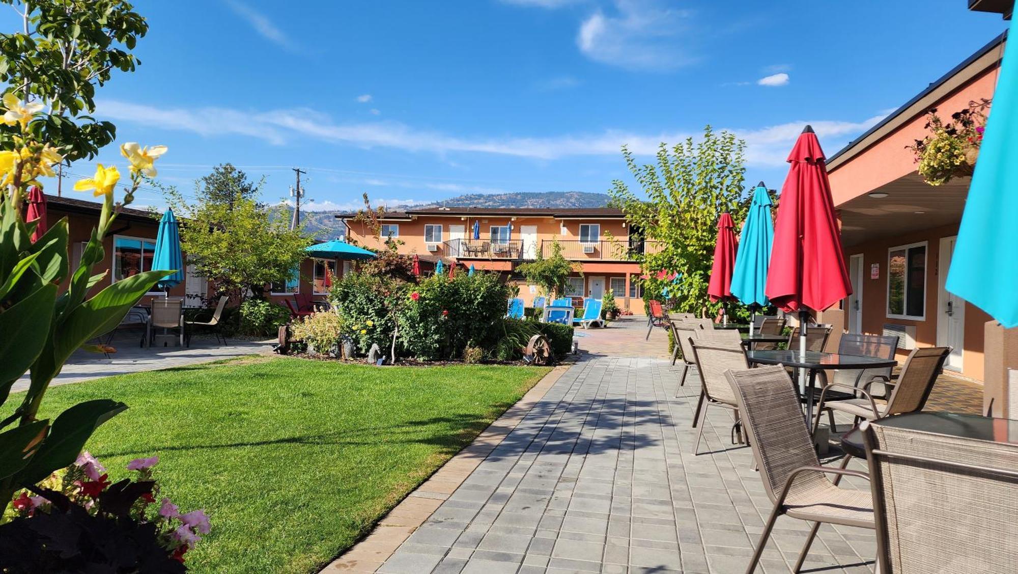 Sahara Courtyard Inn & Suites オソヨース エクステリア 写真