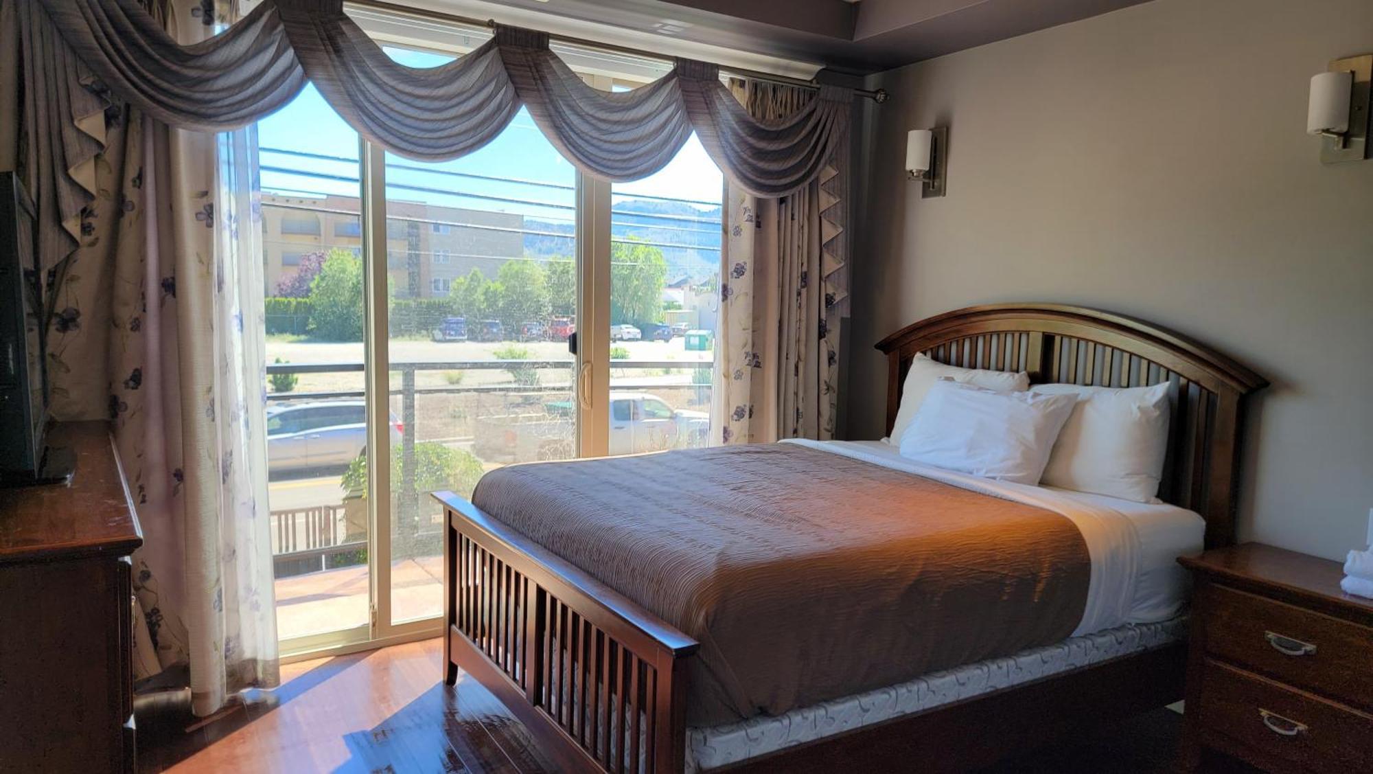 Sahara Courtyard Inn & Suites オソヨース エクステリア 写真