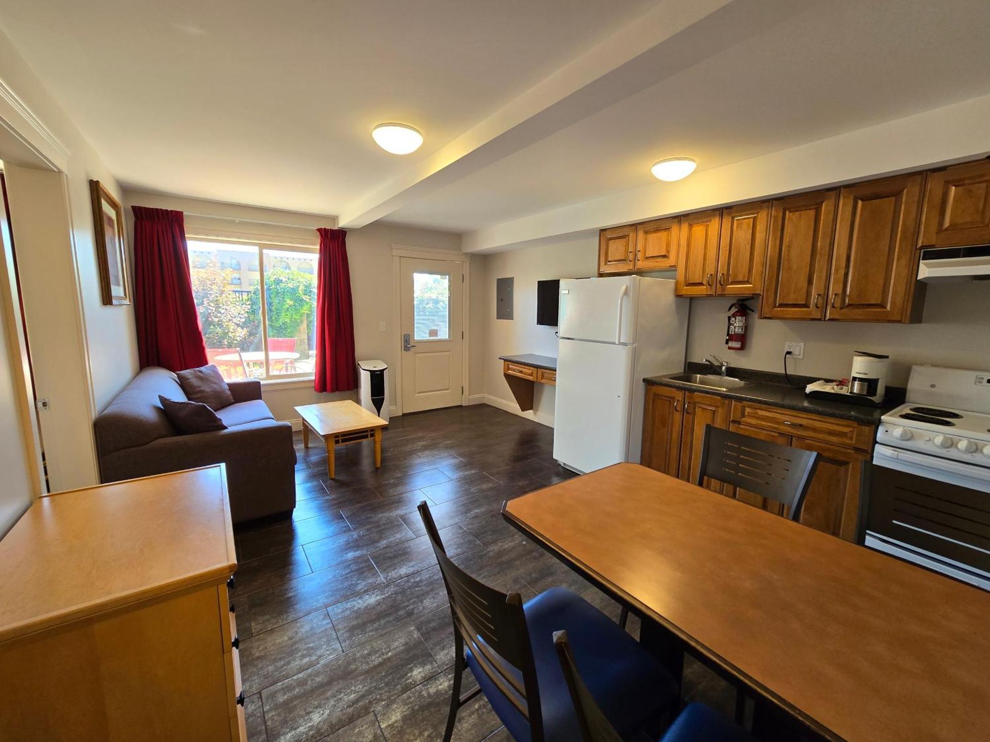 Sahara Courtyard Inn & Suites オソヨース エクステリア 写真